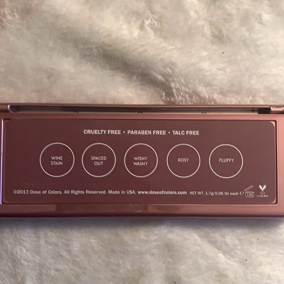 Dose of colors marvelous mauves eyeshadow palette - Picture 3 of 3